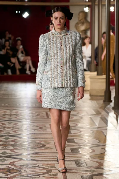 Look 12